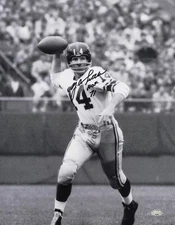 YA Y.A. Tittle Autographed Signed 11x14 Photo New York Giants MCS Holo #64168