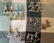 Lot Of 22 Plastic Vintage Cowboy Battle Toys 2  Tall