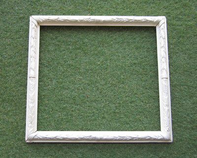 Antique white stucco frame foliage dimensions: 41.1 x 36.7 cm.