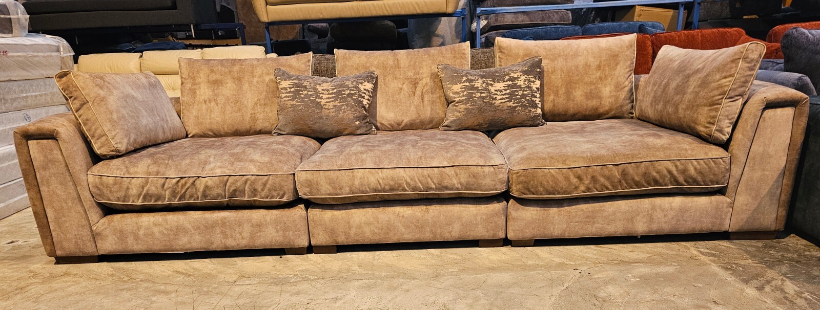 SOFOLOGY EMPEROR LUCERNE CHAMPAGNE MIX LARGE 4 SEATER SOFA(excellent