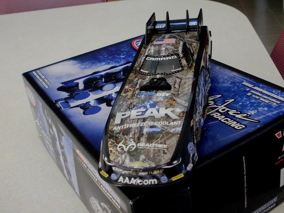 NHRA 1/24 John Force 2016 Peak Realtree Camaro 1/1.021 #769 Foto 4 de 4