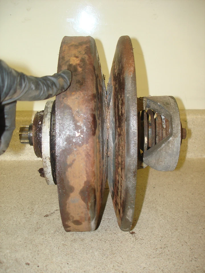 MOTO DE NIEVE COLUMBIA SST 400 VINTAGE AÑOS 70 EMBRAGUE SECUNDARIO ACCIONAMIENTO Foto 2 de 4