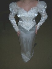 PRETTY VTG  BEADED APPLIQUE WHITE WEDDING GOWN ADD ON LONG TRAIN TAG SIZE 8