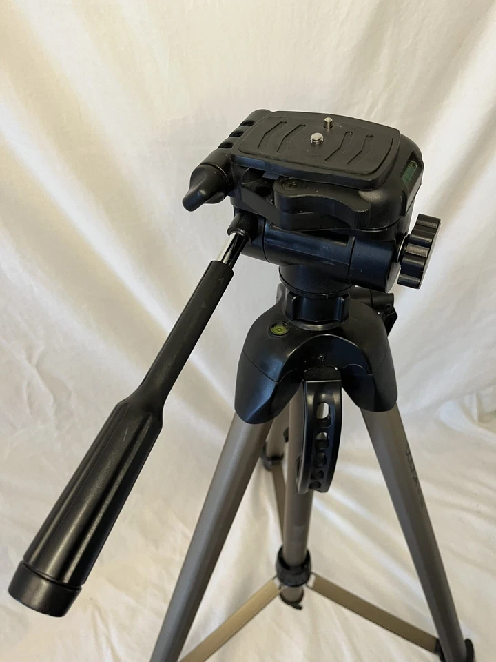 Dolica ST-500 Camera Tripod 68" with Case - Image 4 of 4