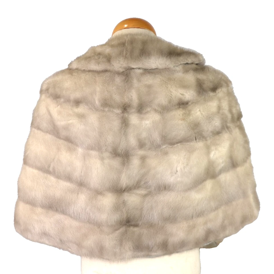 Capa de visón cerúleo plateado estola vintage gris satinado forrado boda invierno encogerse de hombros Foto 3 de 4