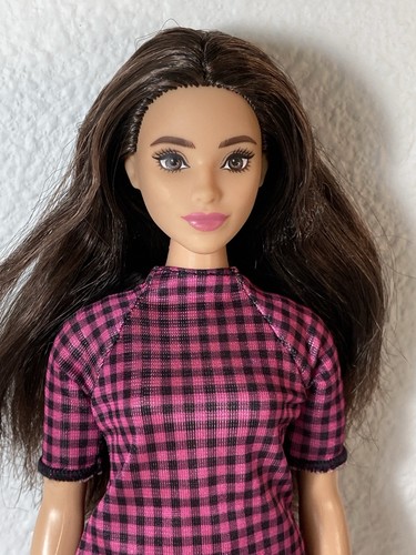 Muñeca Barbie Fashionistas Mattel #188 - Morena, con curvas, traje - Imagen 2 de 8