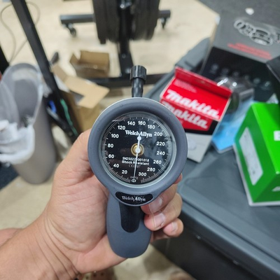 #ad Welch Alyn DuraShock DS66 Trigger Aneroid blood pressure w 4 Cuff Kit 5098 30 $140.00