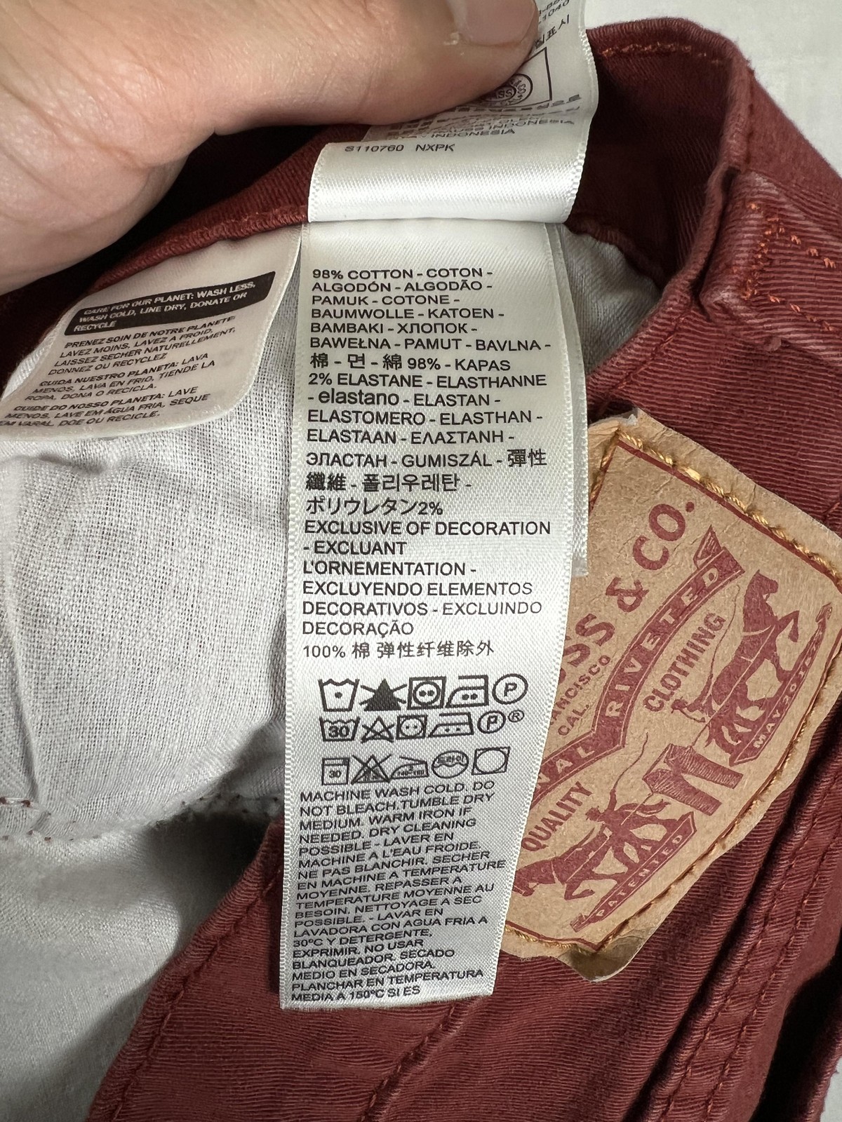 Levi's Boyfriend Jeans Womens 28x27 Red Relaxed Boyfriend Fit Stretch Denim thumbnail 5