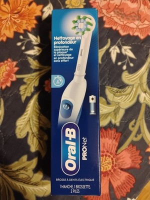 Oral-B Pro Clean Power Toothbrush ,1 Handle, 1 Brush Head, 2 Batteries -New