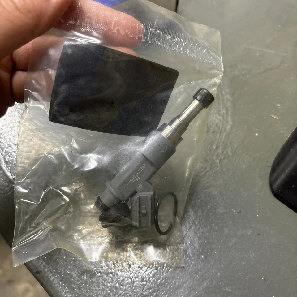 Inyector de combustible BWD 67379, 07-13 Mazda 3 / 6 / CX-7 Foto 3 de 3