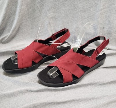 MUNRO Micah Slingback Women s Cranberry Suede Sandal Size 7 M