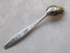 *RAR* Seltener Dessertl&ouml;ffel aus 84 Lot / 875er Sterlingsilber mit Niellodekor