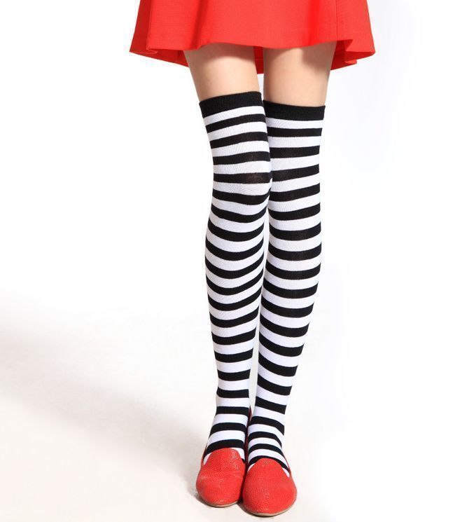 Chaussettes hautes montantes rayées rayures noires et blanches