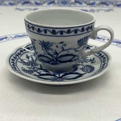 Kahla Zwiebelmuster Porzellan Mokkatasse / Espressotasse mit Untertasse V2