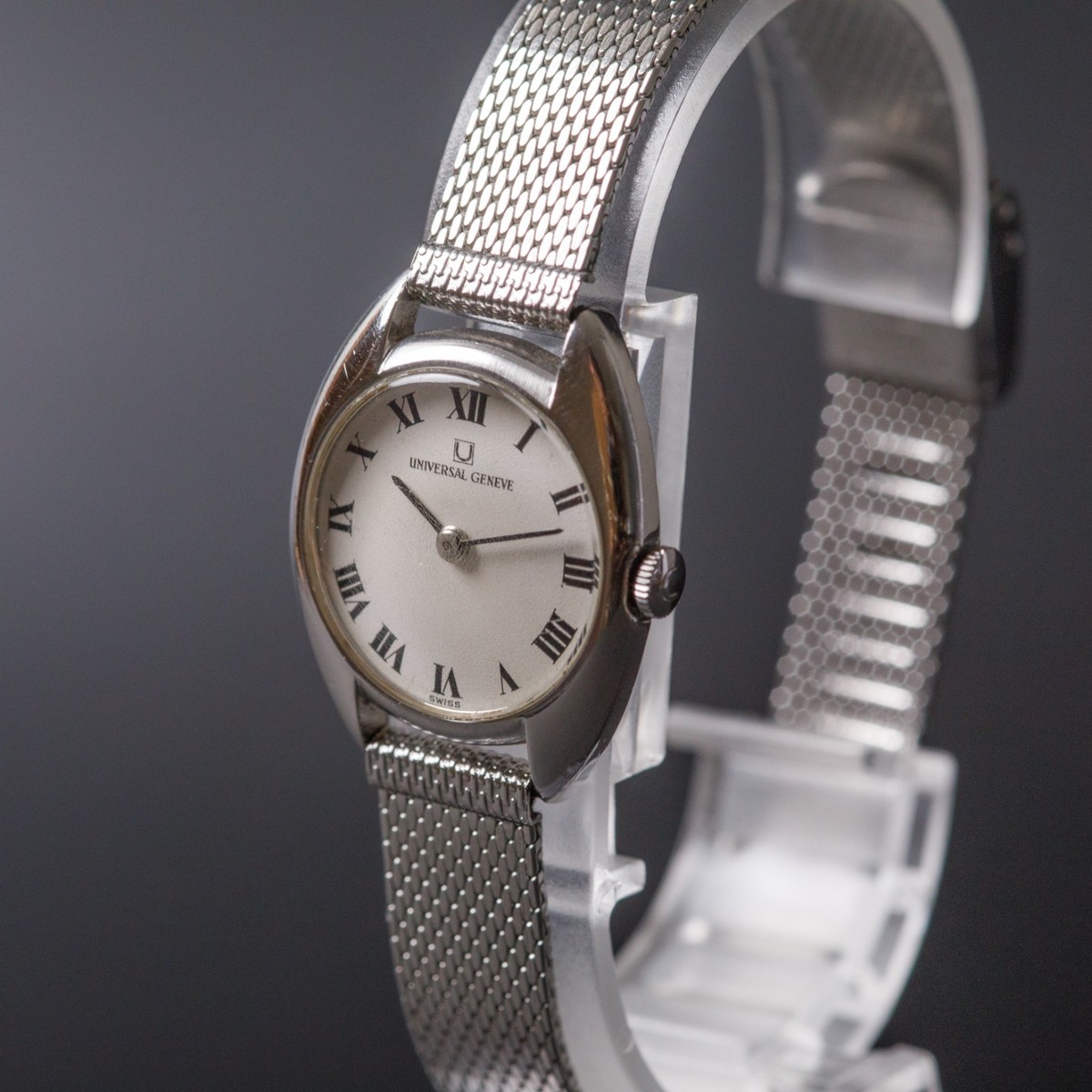 Vintage Universal Geneve 842606 Roman Dial Ladies Dress  display picture 2