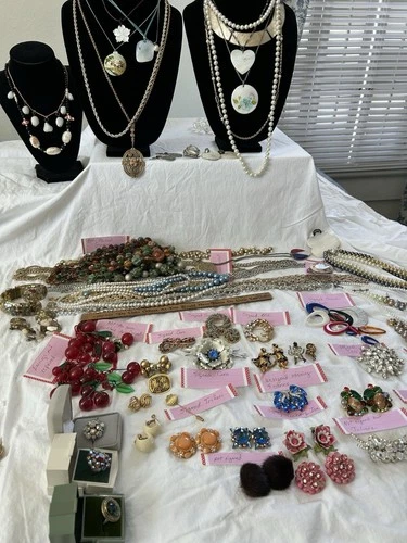 Antique Vintage Modern High End Costume Jewelry Lot 60 Pieces Juliana, Bakelite