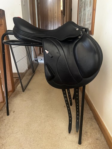 2024 Equipe Synergy Black Jump Saddle 17.5 Inch M - Picture 3 of 11