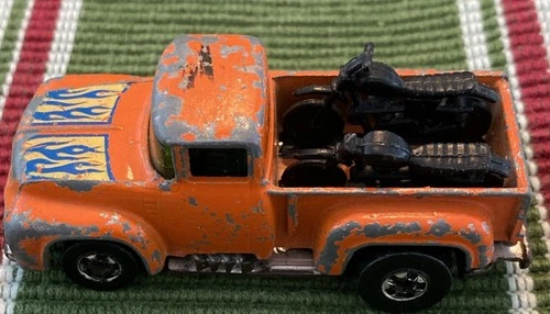 Vintage 1973 Hot Wheels Hi Tail Hauler 1956 Ford F100 Pickup W/Motorcycles