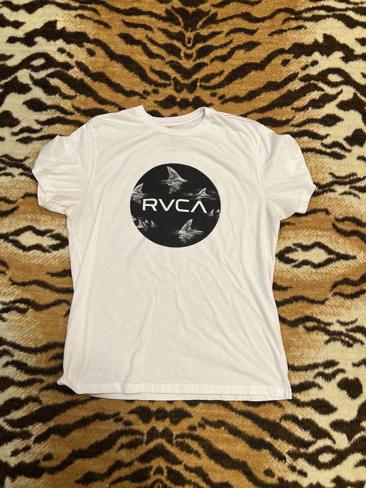 ALTRA RVCA Dark Waters pinna di squalo T