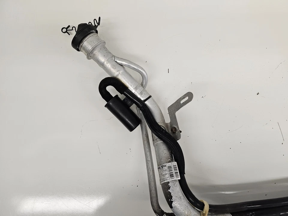 08-15 Volvo XC70 cuello de llenado de combustible 31274191 Foto 3 de 4