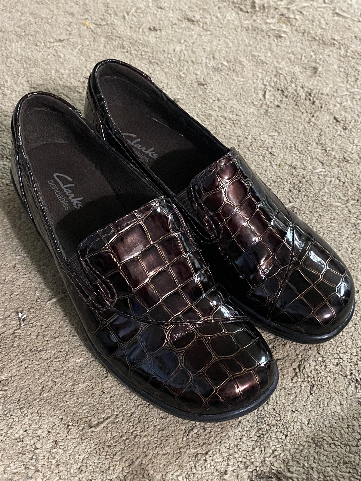 Mocassini donna Clarks Bendables taglia 7M marrone scuro trama coccodrillo