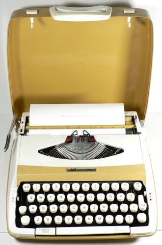 SCM Smith Corona Portable Typewritter #22284z - Picture 1 of 18