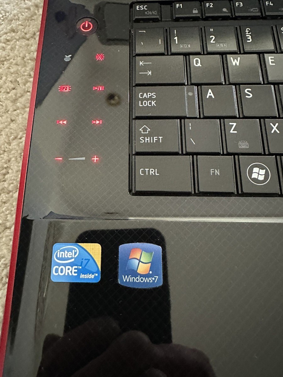 Toshiba qosmio X500 18.4 INCH, Windows 10 Pro, 1 TB + 8GB RAM +