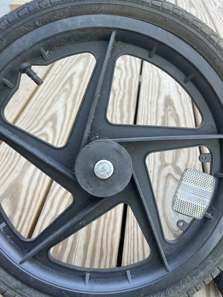 Детская велосипедная прогулочная коляска InStep 16 дюймов сменное заднее колесо быстросъемная - Изображение 4 из 4