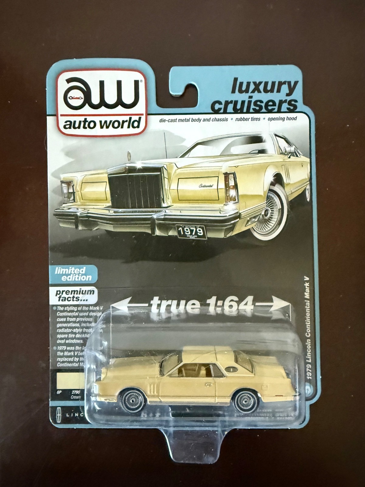 Auto World Luxury Cruisers 1979 Lincoln Continental - Cream color