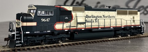 Locomotora diésel Athearn Genesis HO #G6431 Burlington Northern SD70MAC #9647 | Zustand: Used