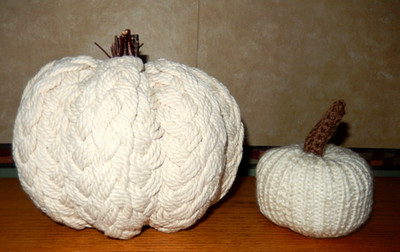 Lot of 2 Cream Colored Pumpkins Crochet and Woven 8'' and 6'' Mint