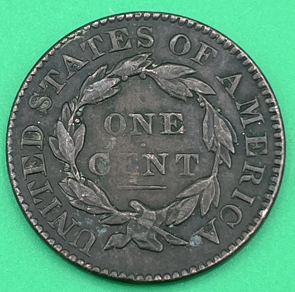 Centavo grande 1831, cabeza de corona, letras pequeñas en estado bastante bueno + mejor fecha marrón chocolate Foto 3 de 4