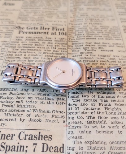 Skagen Women's Watch Silver Tone Dial Stainless Band 32SSX 26mm - New Battery - Picture 3 of 6