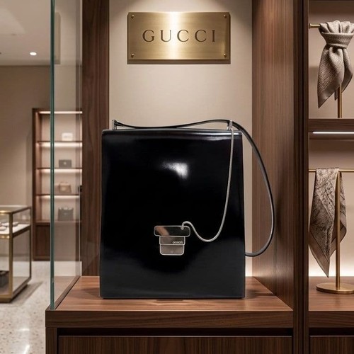 GUCCI Black Patent Leather Shoulder Bag Tom Ford Era Minimalist Authentic