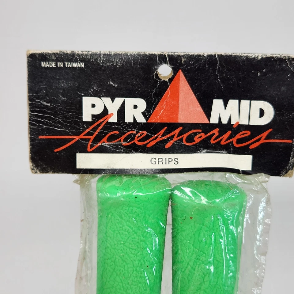 VINTAGE PYRAMID BICYCLE BMX BIKE GRIPS NEON GREEN ORIGINAL NOS NEW SEALED - Image 4 of 4