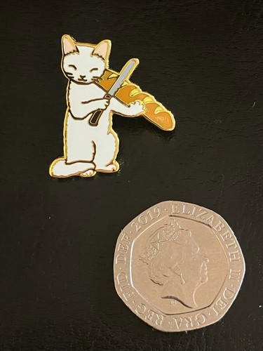Pottering cats Badge pin art pins enamel collectible - Picture 2 of 2
