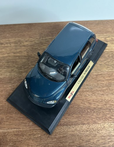 Maisto 1/18 Scale Chrysler PT Cruiser Diecast Model - Picture 13 of 24
