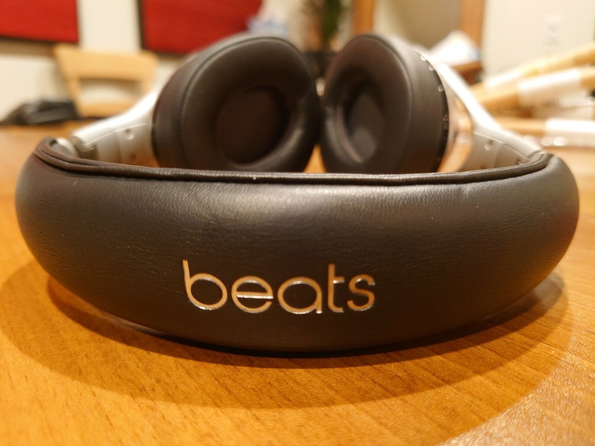 ヘッドホン Beats executive（シルバー） Amazon.com: Beats Executive Wired Headphone - Silver (Renewed