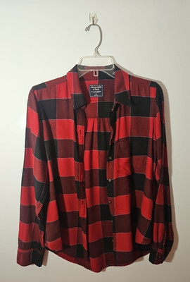 Abercrombie & Fitch Women s Hi-Lo Long Sleeve Shirt  Plaid Flannel Red Size M
