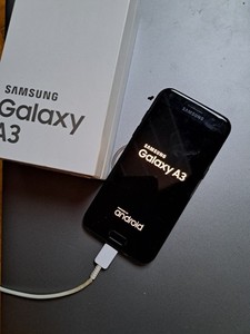 Samsung Galaxy A3 SM-A320FL weiß voll funktionsfähig Telekom
