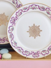 1 x antiker Sevres Porzellan Teller, datiert 1865, Fliederband & Schleife, rosa Rosen