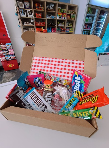 CAJA REGALO DULCES AMERICANOS BOX DIA DE LAS MADRES CUMPLEAÑOS CHUCHES 