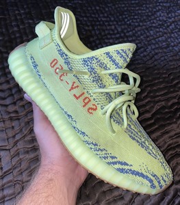 yeezy boost amarelo