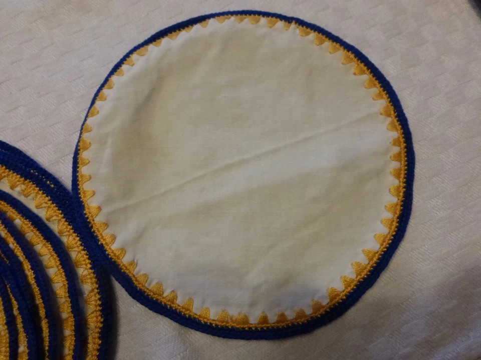 lot de 13 ancien napperon brodés au crochet sur lin set de table 8 € - Photo 2/4