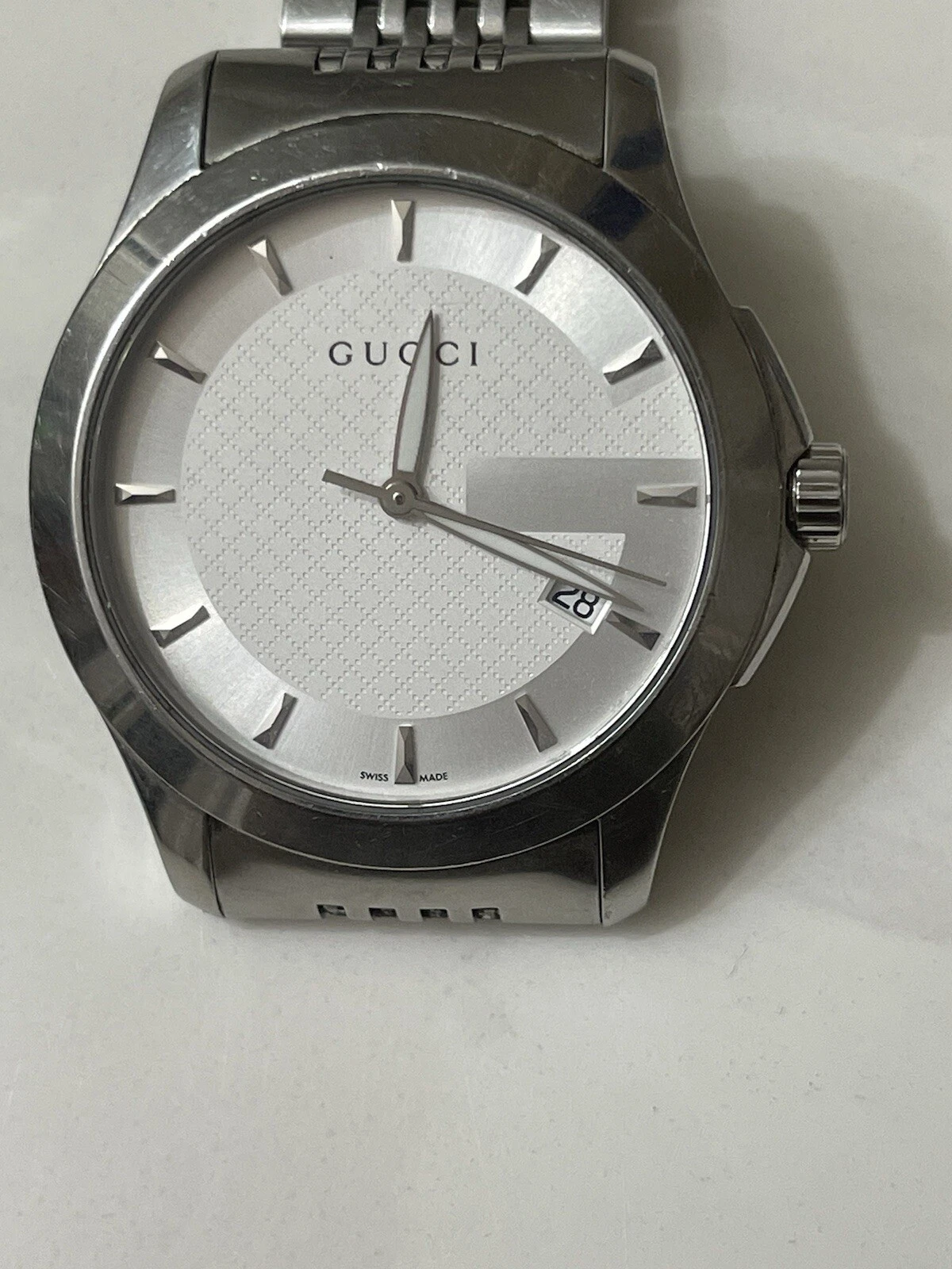 Montre homme Gucci G Timeless, fabrication suisse, modèle # 126,4