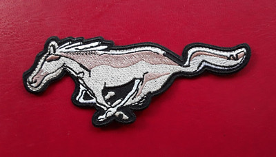 MUSTANG AMERIKANISCHES HORSE KLASSISCHES AUTO MOTORSPORT BESTICKTER AUFNÄHER UK VERKÄUFER 