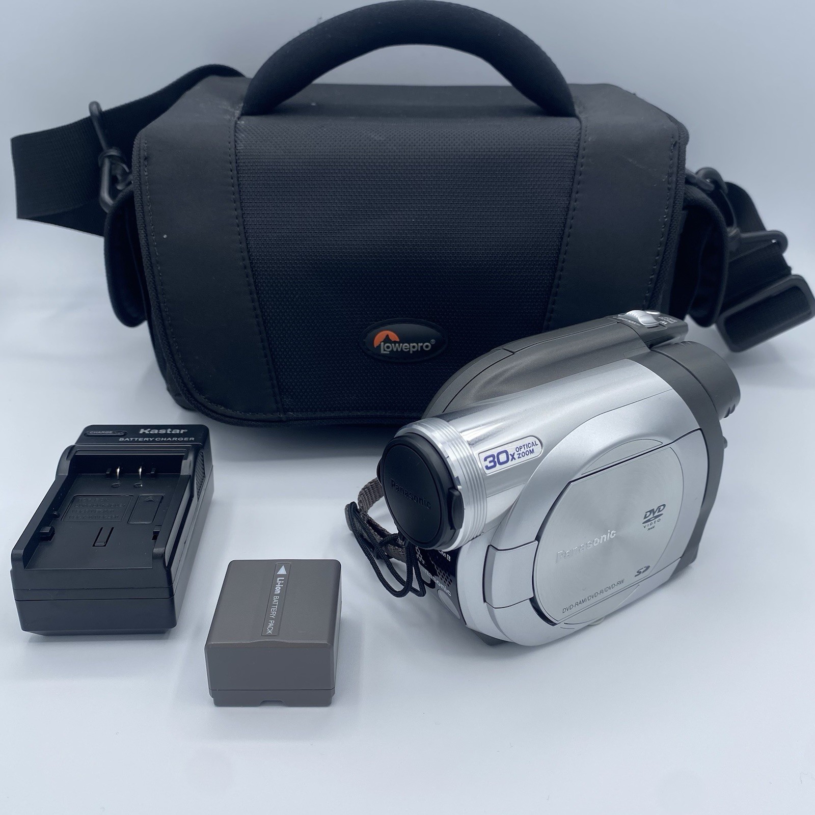 Panasonic VDR-D200 DVD Video Camera 30x Optical Zoom w/Batte