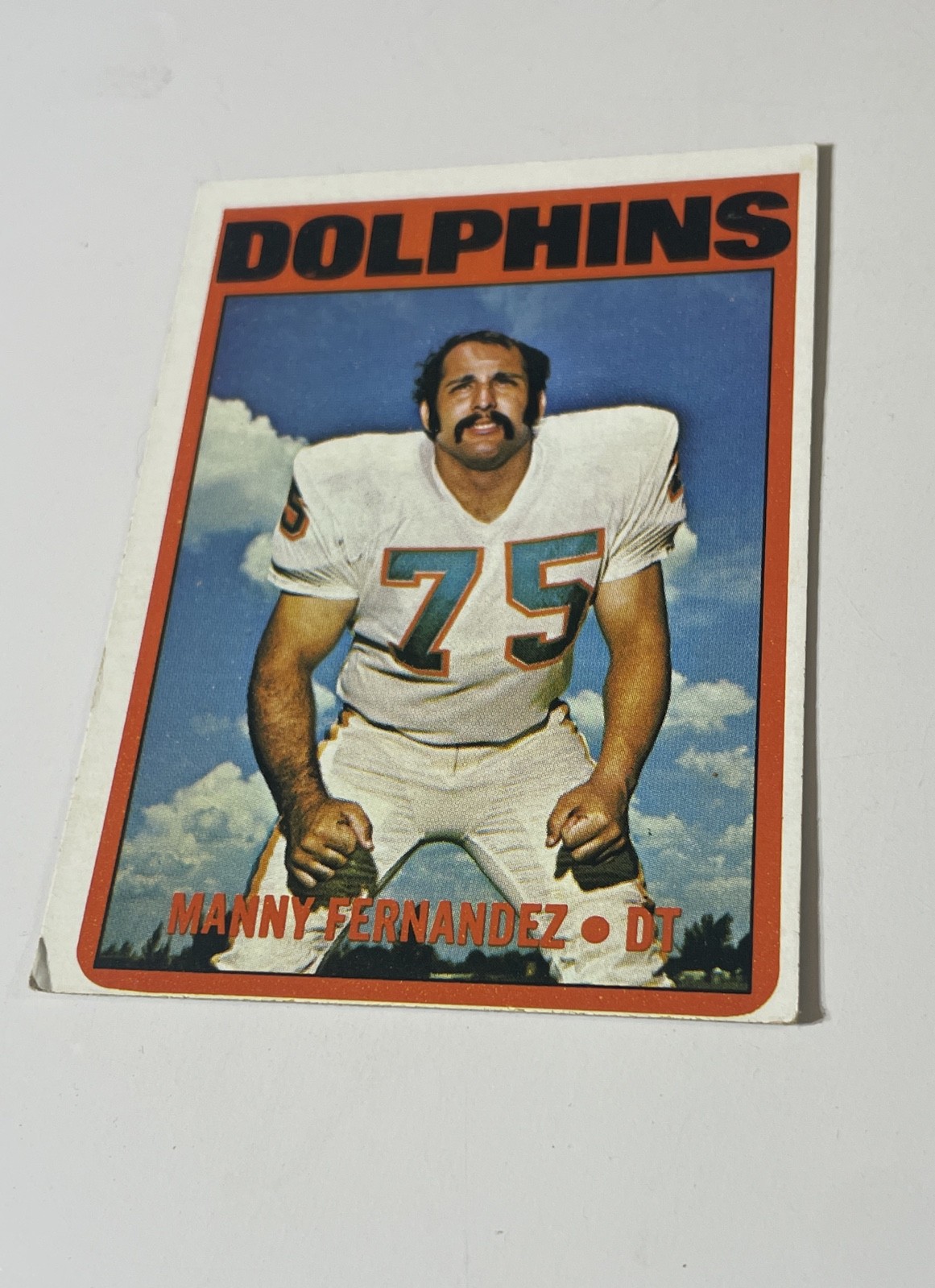 1972 Topps - Manny Fernandez #221 (RC) corner wear. No creasing. B9