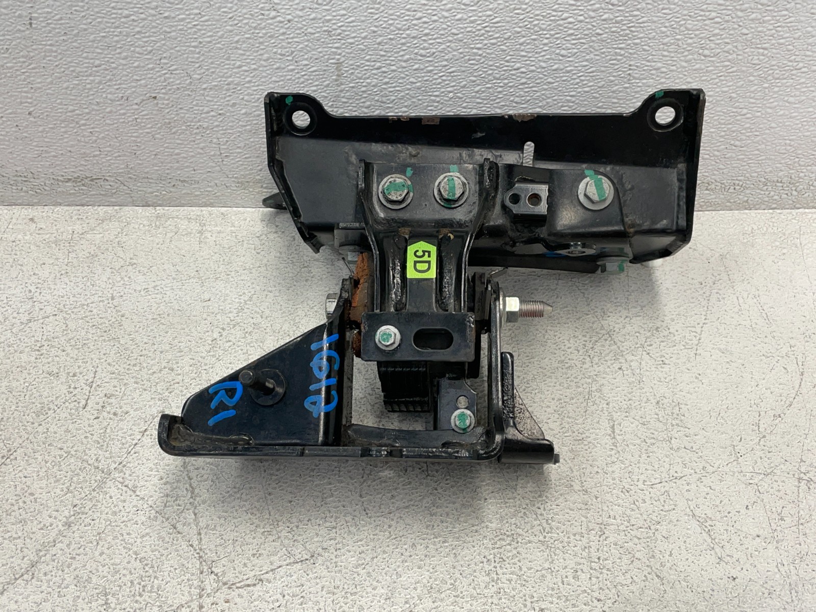 10 11 12 13 14 Lotus Evora Rear Left Engine Motor Mount Unit 3.5L 1612 OEM