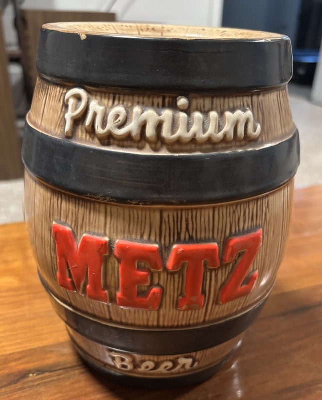 Vtg Metz Premium Beer Ceramic Barrel Bank with Stopper 8.25”x 7” Omaha, NE